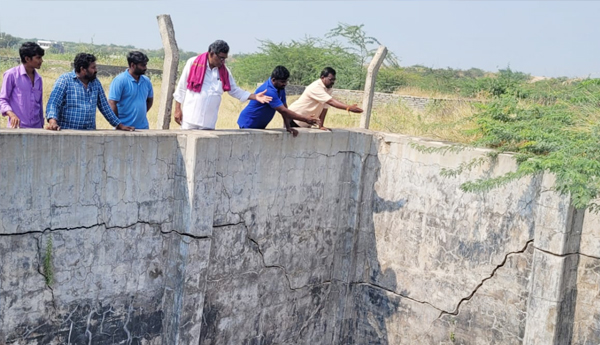 govt-neglect-floods-effected-house