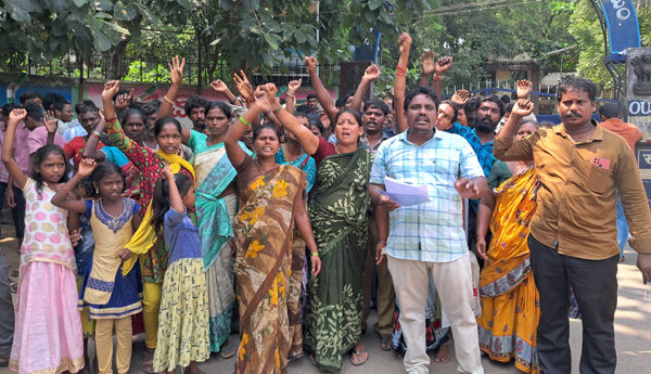 జగనన్నకు చెబుదాంలో వినతుల వెల్లువ