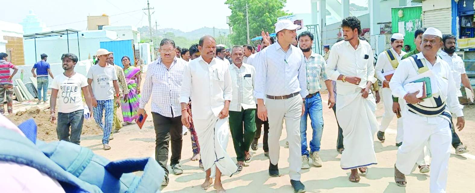 దేవరగట్టులో పర్యటిస్తున్న అభిషేక్‌ కుమార్‌