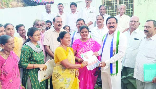  'గడపగడపకు'లో సమస్యల గుర్తింపు