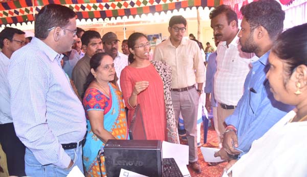 ఆరోగ్య శ్రీ వారికి ఆరోగ్య మిత్రలకు జత చేయాలి