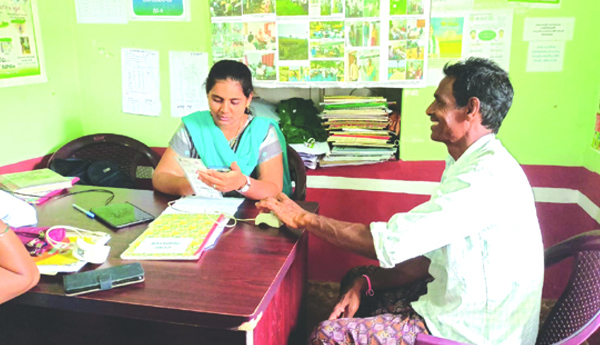 పథకాలకు దూరం కానున్న రైతులు