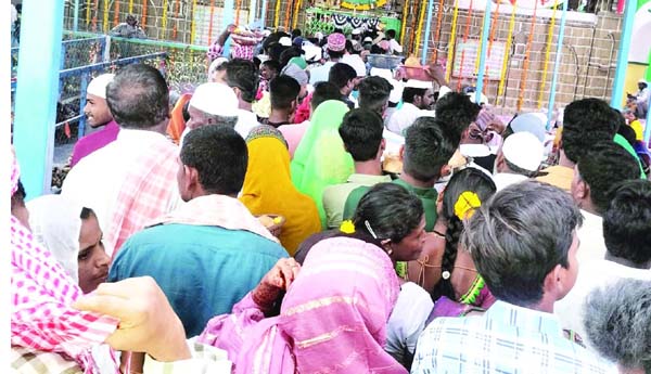 ఎల్లార్తిలో కానుకలు ఫుల్‌...