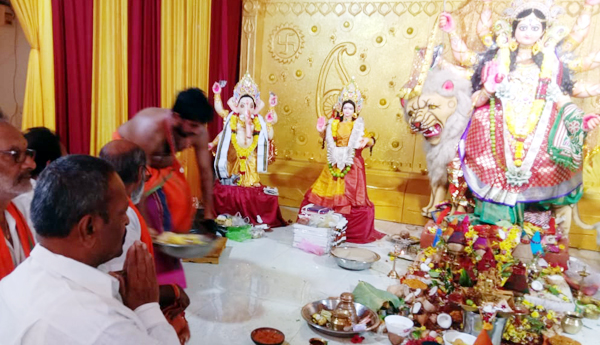  దుర్గమ్మను దర్శించుకున్న కోలగట్ల