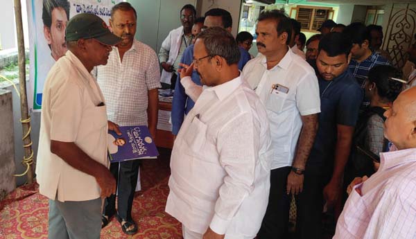 ప్రజల ముంగిటకేవైద్యసేవలు