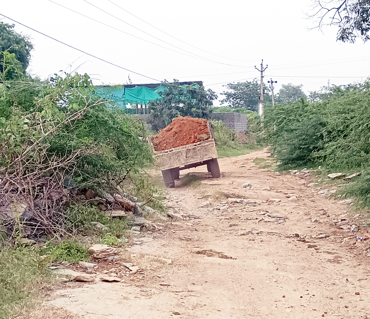 చెరువులు నింపడంలో నిర్లక్ష్యం