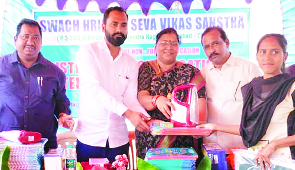 వయోజన విద్యా కేంద్రాలను వినియోగించుకోవాలి