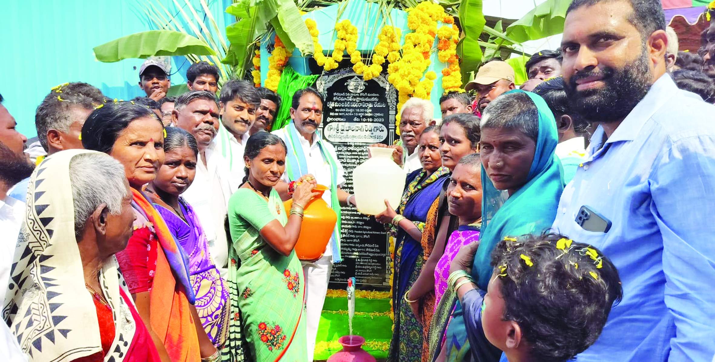 మంచినీటి పథకాన్ని ప్రారంభిస్తున్న ఎమ్మెల్యే బాలనాగిరెడ్డి