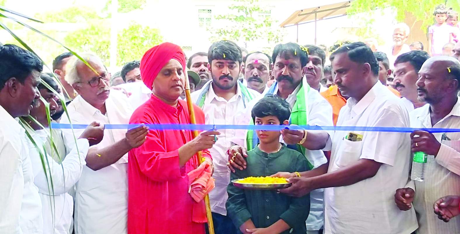 గ్రామ చావిడి ప్రారంభిస్తున్న మహంతేశ్వర స్వామి, ఎమ్మెల్యే బాలనాగి రెడ్డి