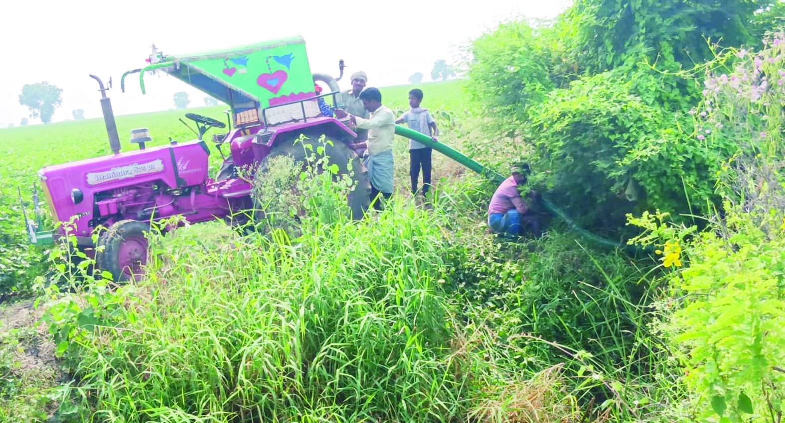 హాల్వి సెక్షన్‌లో అక్రమంగా సాగునీటిని మళ్లిస్తున్న రైతులు