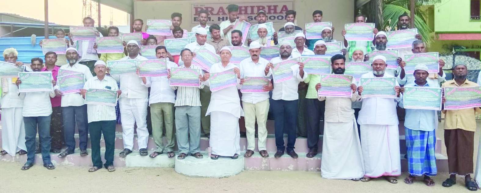 గోడపత్రికను విడుదల చేస్తున్న నాయకులు