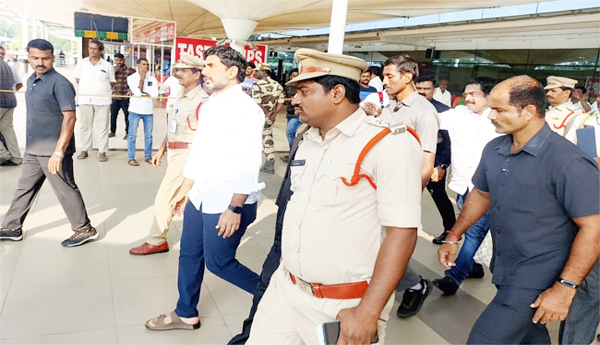Lokesh-reached-Vijayawada-Directly-to-Rajahmundry