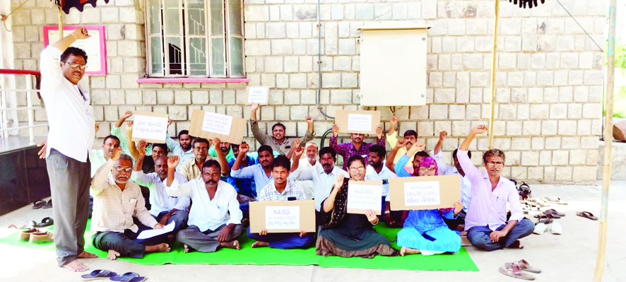 కమలేష్‌ కమిటీ సిఫార్సులు అమలు చేయండి