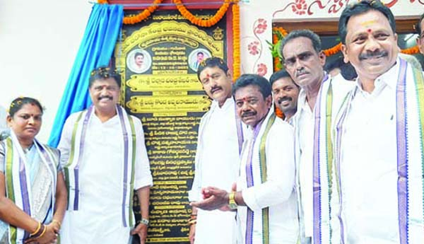 అభివృద్ధి పనులు ప్రారంభం