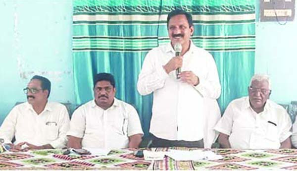 సక్రమంగా పనిచేయకుంటే వేటు తప్పదు