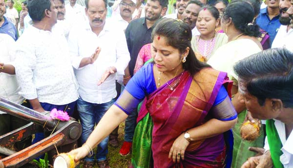 రోడ్డు విస్తరణ పనులకు శంకుస్థాపన