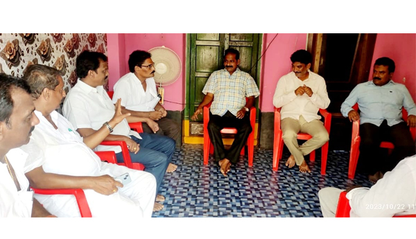 mla-visit-families-in-mandapeta