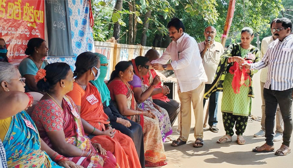 municipal-workers-protest