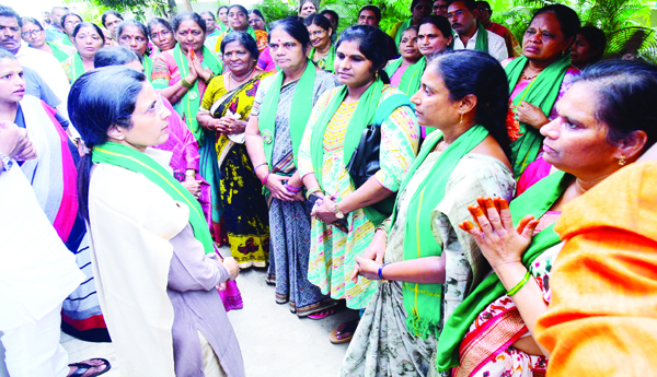 Construction-of-Amaravati-will-be-completed-Bhubaneswari-with-the-capital-farmers-who-came-in-solidarity