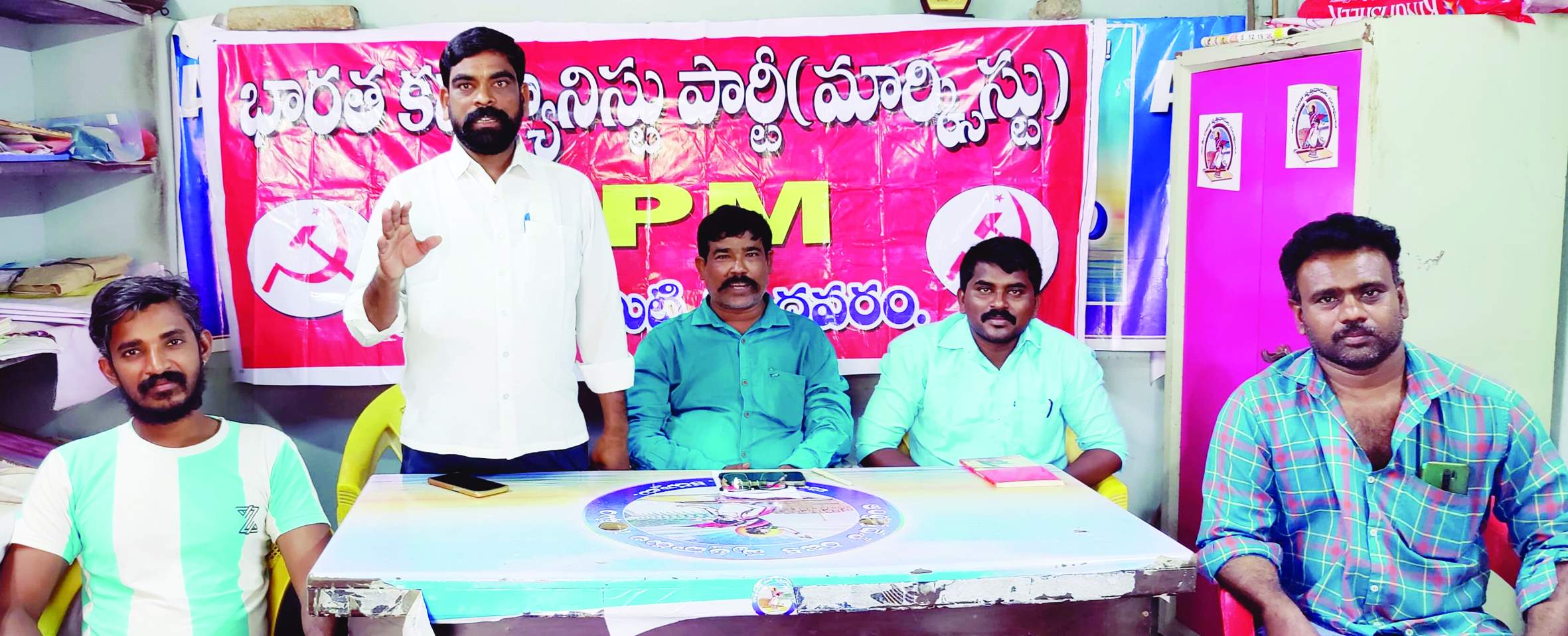 మాట్లాడుతున్న సిపిఎం జిల్లా నాయకులు గురు శేఖర్‌