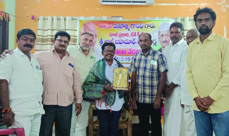 చరిత్రకారులను మరువద్దు
