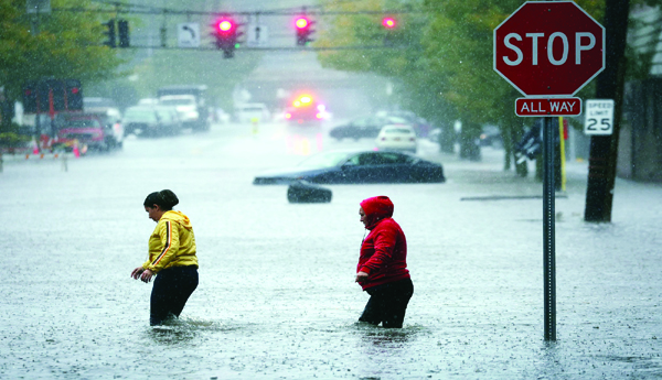 Lightning-floods-in-New-York