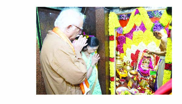 పోటెత్తిన యాత్రికులు