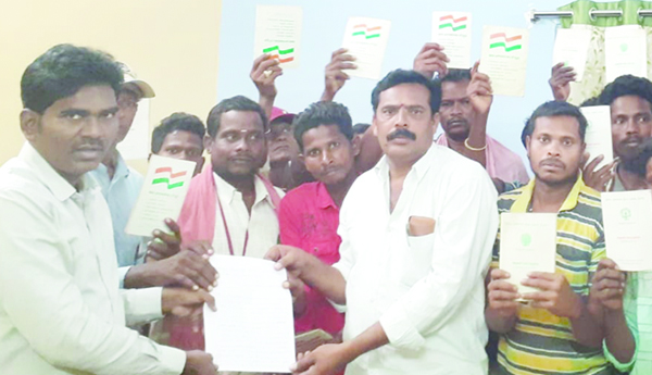 న్యాయం చేయాలని గిరిజనుల వినతి