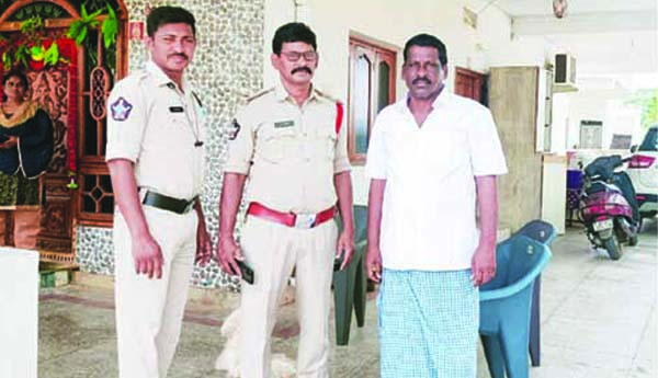 చంద్రబాబుకు అండగా నిలవాలి