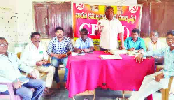 11 మండలాలను కరువు ప్రాంతాలుగా ప్రకటించాలి