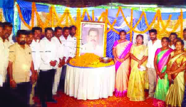మాజీ ఎమ్మెల్యే దేముడుకు ఘన నివాళి