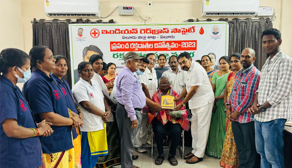 బెన్నీ సేవలు మరువలేం : రెడ్‌క్రాస్‌