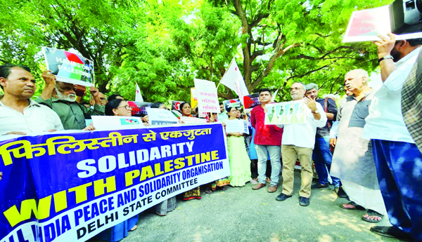 Ipsos-solidarity-with-Palestine-agitation-at-Jantarmantar