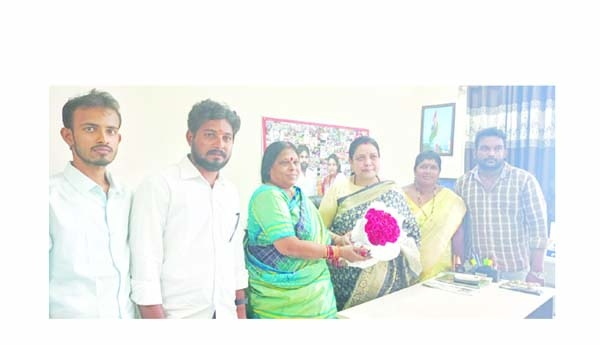 జగన్‌ ఎన్నికల ప్రచారంగా కోడి కత్తి డ్రామా