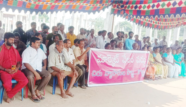 small-renders-protest-in-gokavaram