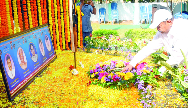 పోలీసు త్యాగాలతోనే స్వేచ్ఛగా జీవిస్తున్నాం