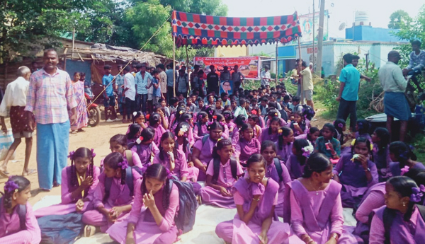 students-protest-for-road-repair