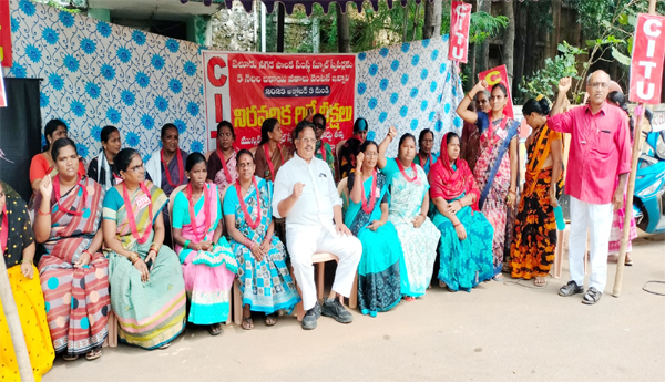 School-sweepers-relay-hunger-strikes