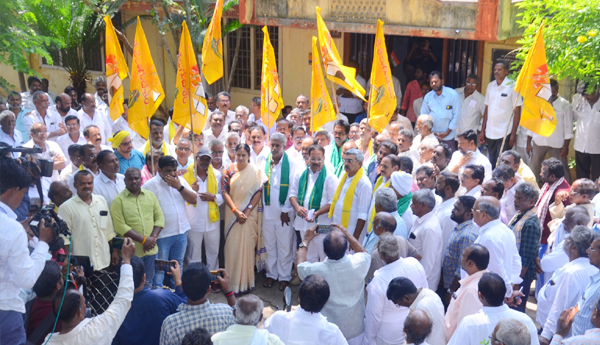 tdp-protest-in-vemuru-irrigation-water