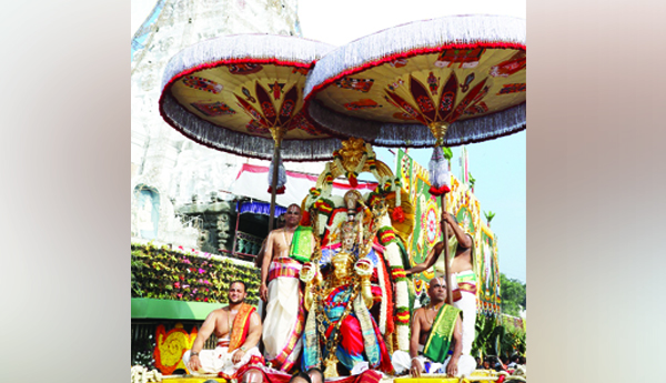 హనుమంత వాహనంపై కోదండరాముడు