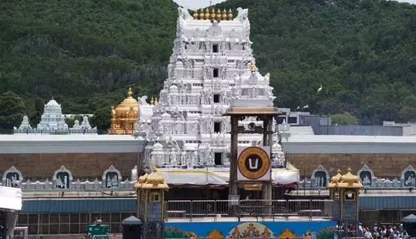 /Crowd-of-pilgrims-in-Tirumala-35-hours-for-Sarvadarshan-of-Srivari