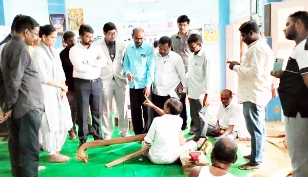 వన్‌ డిస్ట్రిక్ట్‌ వన్‌ ప్రొడక్ట్‌ అవార్డుకు బొబ్బిలి వీణ ఎంపిక