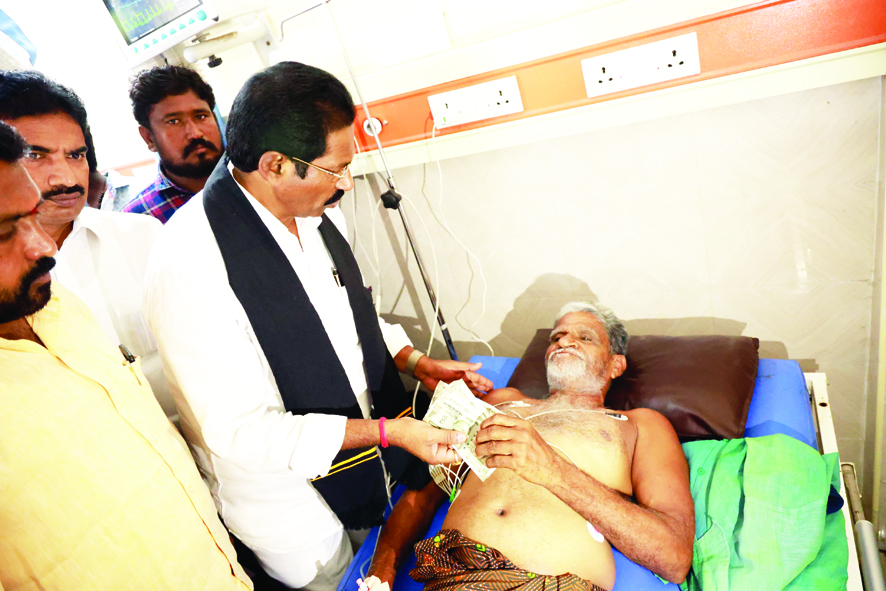 టిడిపి అభిమానిపై దాడి దుర్మార్గం: జీవీ ఆంజనేయులు