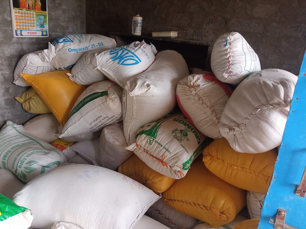 25 క్వింటాళ్ల రేషన్‌ బియ్యం స్వాధీనం