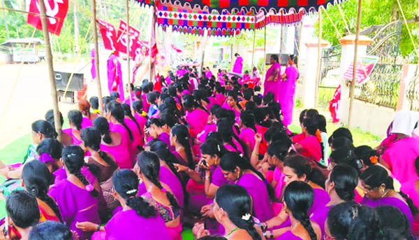 డిమాండ్ల పరిష్కారం కోసం విఒఎల ధర్నా