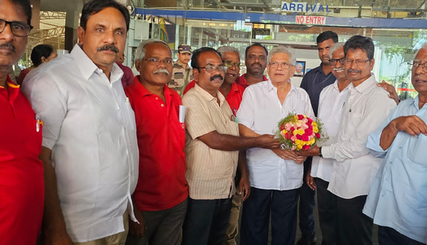 A-warm-welcome-to-Yechury-in-Visakhapatnam