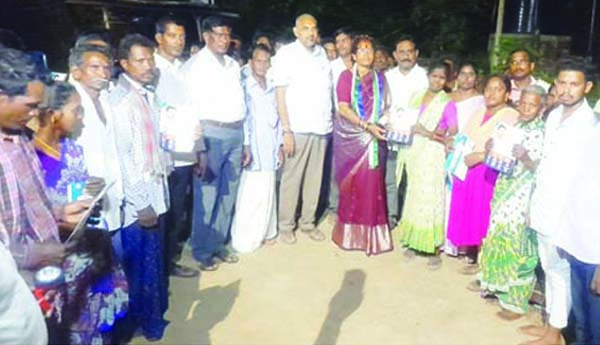 సింగన్నవలసలో గడపగడపకు...