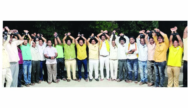 న్యాయానికి సంకెళ్లా?