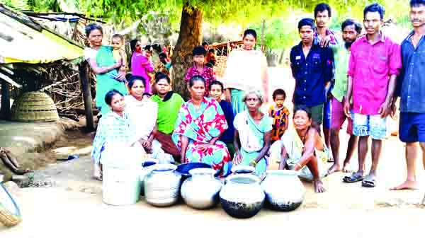 ఖాళీ బిందెలతో ఆందోళనలు