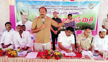 కార్యక్రమంలో మాట్లాడుతున్న ఎమ్మెల్యే గడికోట శ్రీకాంత్‌రెడ్డి